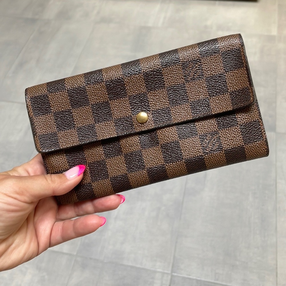 Louis Vuitton Damier Sarah wallet